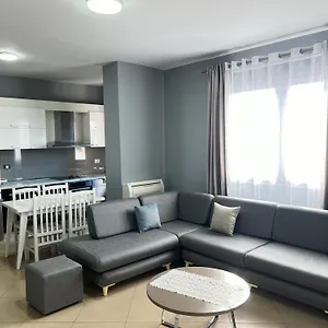 Boulevard Views - Spacious Appartamento